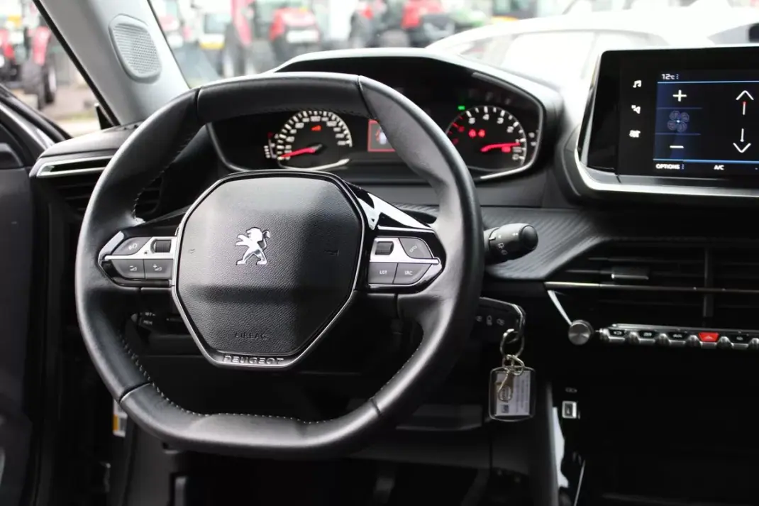Peugeot 2008 2021 - 18700 EUR, 48176 km - AUTO.MOTO.pt - 48176km - foto 4 de 32