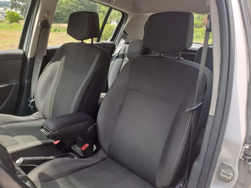 Renault Clio 2011 - 6500 EUR, 180000 km - AUTO.MOTO.pt - 180000km - foto 8 de 12