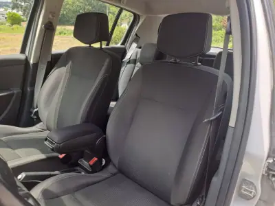 Renault Clio 2011 - 6500 EUR, 180000 km - AUTO.MOTO.pt - 180000km - foto 8 de 12