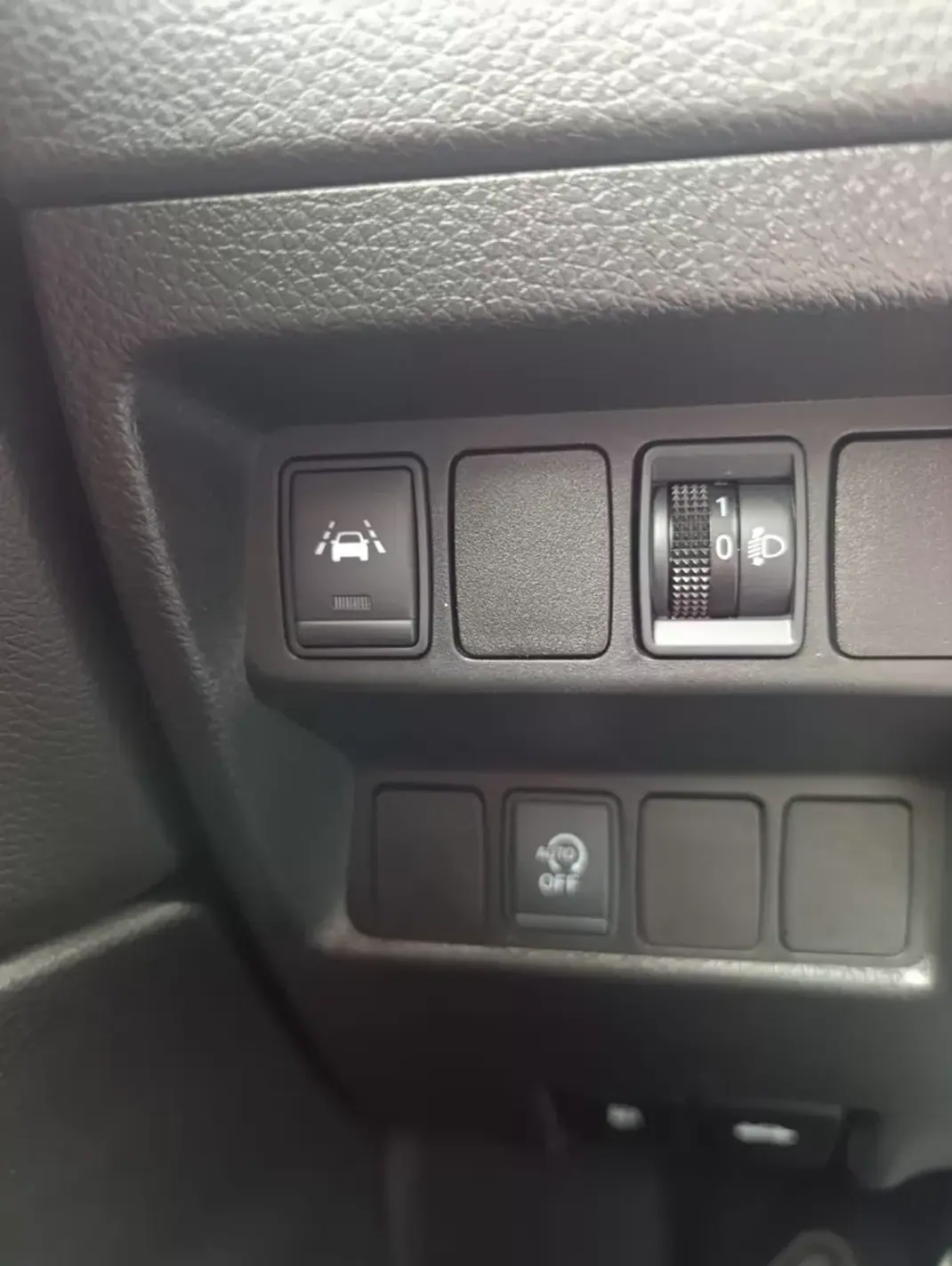 Nissan Qashqai 2018 - 16850 EUR, 139463 km - AUTO.MOTO.pt - 139463km - foto 12 de 16