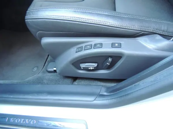 Volvo V60 2015 - 14950 EUR, 200200 km - AUTO.MOTO.pt - 200200km - foto 9 de 12
