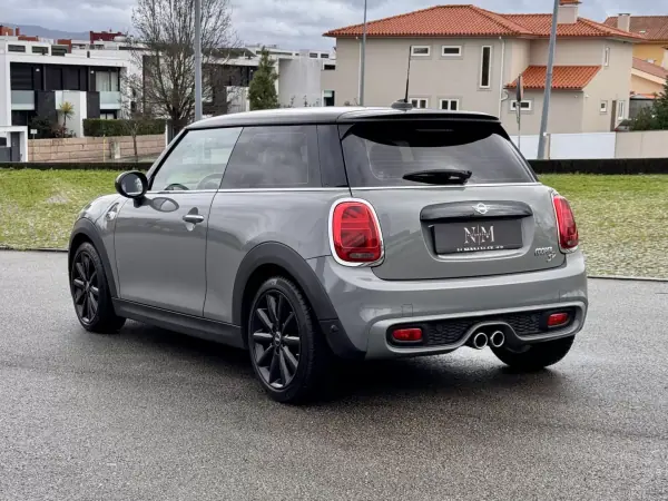 MINI Cooper 2018 - 21990 EUR, 165000 km - AUTO.MOTO.pt - 165000km - foto 4 de 31