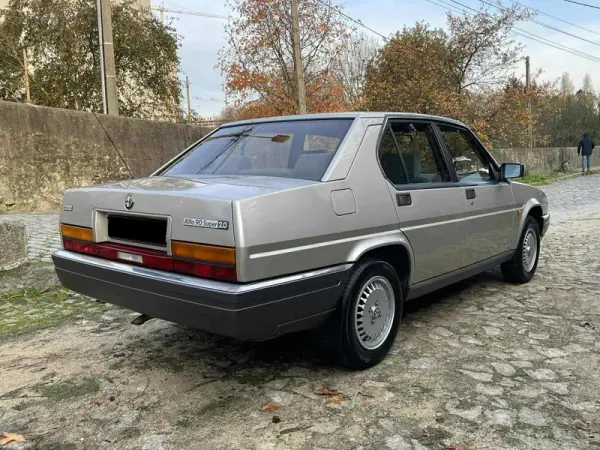 Alfa Romeo 90 1988 - 18900 EUR, 27700 km - AUTO.MOTO.pt - 27700km - foto 4 de 60