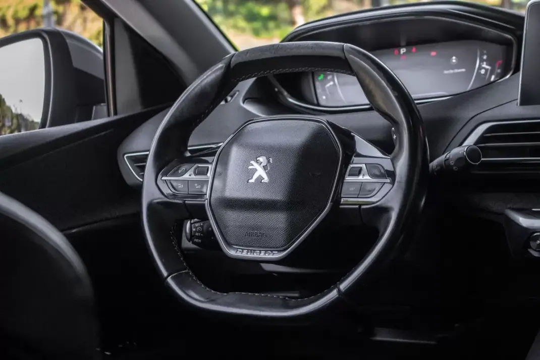 Peugeot 3008 2018 - 16890 EUR, 127901 km - AUTO.MOTO.pt - 127901km - foto 33 de 43