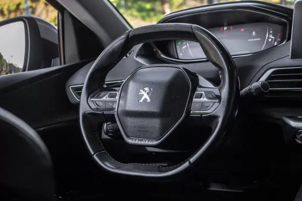 Peugeot 3008 2018 - 16890 EUR, 127901 km - AUTO.MOTO.pt - 127901km - foto 33 de 43