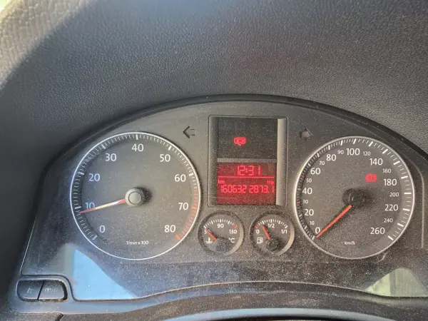 Volkswagen Golf 2004 - 3999 EUR, 160000 km - AUTO.MOTO.pt - 160000km - foto 13 de 17