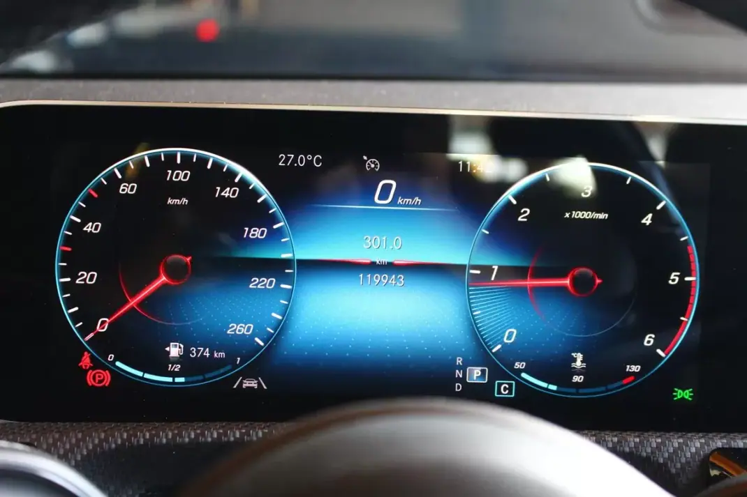 Mercedes-Benz CLA 180 2020 - 23250 EUR, 119000 km - 119000km - foto 17 de 28