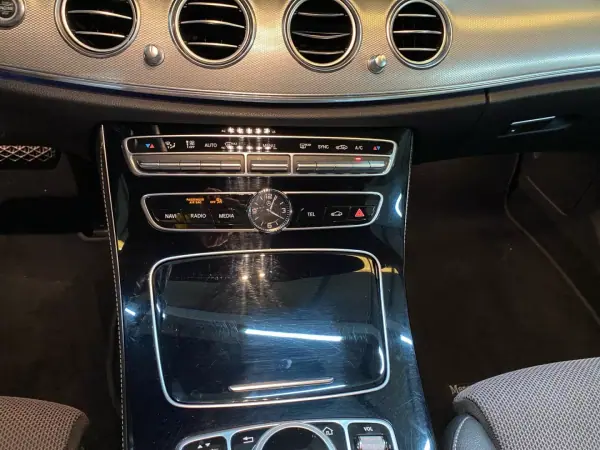 Mercedes-Benz E 220 2018 - 25950 EUR, 140171 km - AUTO.MOTO.pt - 140171km - foto 14 de 20