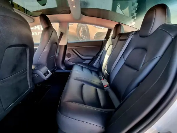 Tesla Model 3 2023 - 29250 EUR, 48000 km - AUTO.MOTO.pt - 48000km - foto 9 de 15