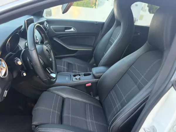 Mercedes-Benz CLA 180 2015 - 16999 EUR, 160000 km - AUTO.MOTO.pt - 160000km - foto 12 de 16