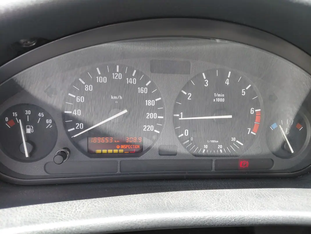 BMW 318 1995 - 10000 EUR, 189653 km - AUTO.MOTO.pt - 189653km - foto 7 de 13