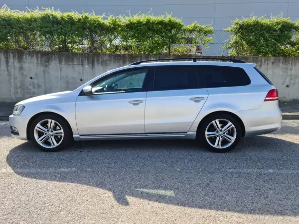 Volkswagen Passat Variant 2014 - 10750 EUR, 222000 km - AUTO.MOTO.pt - 222000km - foto 4 de 26