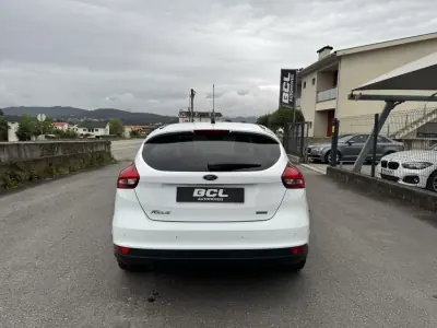 Ford Focus 2015 - 9990 EUR, 123000 km - AUTO.MOTO.pt - 123000km - foto 5 de 31