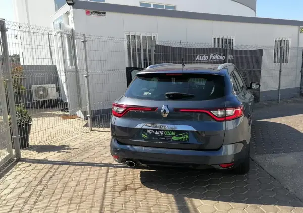 Renault Mégane 2017 - 13000 EUR, 126120 km - AUTO.MOTO.pt - 126120km - foto 17 de 19