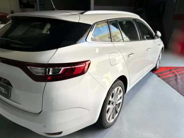 Renault Mégane 2019 - 14250 EUR, 135000 km - AUTO.MOTO.pt - 135000km - foto 5 de 37