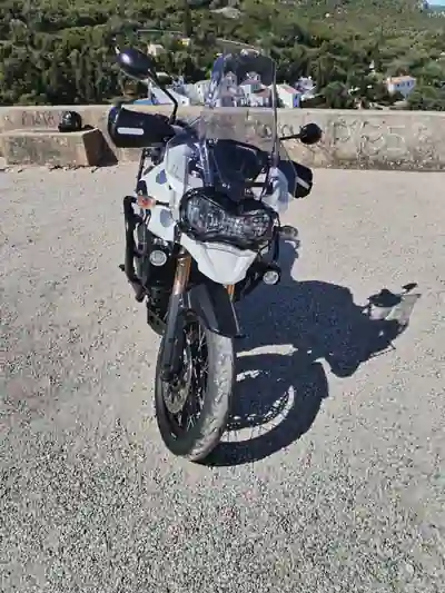 Triumph 2015 - 9000 EUR, 32500 km - 32500km - foto 12 de 15
