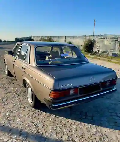 Mercedes-Benz 200 1970 - 8000 EUR, 264000 km - AUTO.MOTO.pt - 264000km - foto 9 de 10