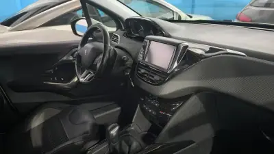 Peugeot 2008 2017 - 9900 EUR, 113000 km - AUTO.MOTO.pt - 113000km - foto 5 de 15