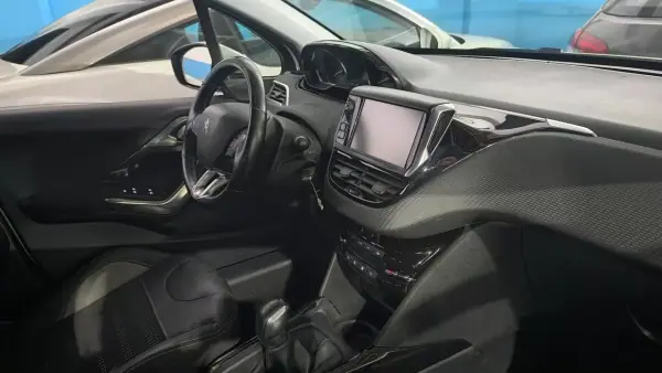 Peugeot 2008 2017 - 9900 EUR, 113000 km - AUTO.MOTO.pt - 113000km - foto 5 de 15
