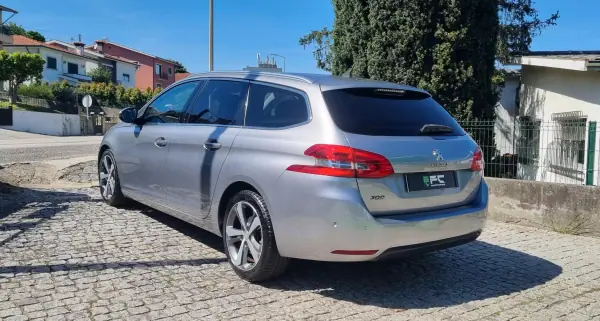 Peugeot 308 SW 2014 - 9250 EUR, 265000 km - AUTO.MOTO.pt - 265000km - foto 7 de 30