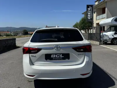 Toyota Avensis Touring Sports 2016 - 11990 EUR, 294000 km - AUTO.MOTO.pt - 294000km - foto 6 de 33