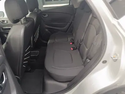 Renault Captur 2016 - 12490 EUR, 138211 km - AUTO.MOTO.pt - 138211km - foto 16 de 30