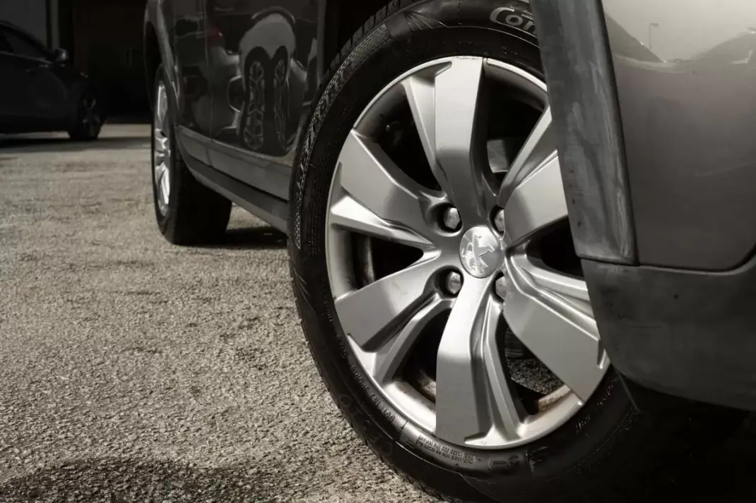 Peugeot 2008 2019 - 12999 EUR, 105150 km - AUTO.MOTO.pt - 105150km - foto 7 de 25