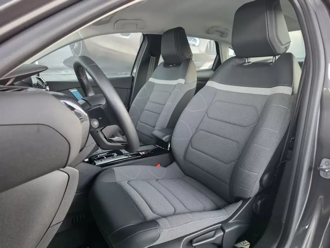 Citroën e-C4 X 2025 - 23990 EUR, 12000 km - 12000km - foto 11 de 16
