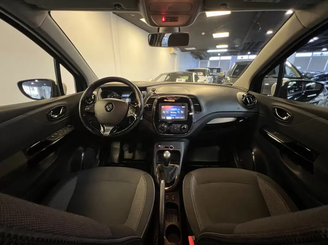 Renault Captur 2015 - 10990 EUR, 150000 km - 150000km - foto 6 de 36