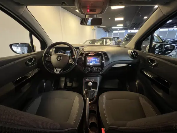 Renault Captur 2015 - 10990 EUR, 150000 km - AUTO.MOTO.pt - 150000km - foto 6 de 36