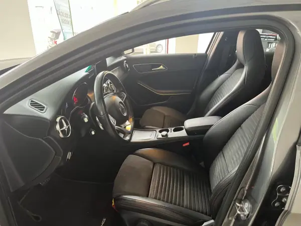 Mercedes-Benz GLA 200 2019 - 27500 EUR, 144556 km - AUTO.MOTO.pt - 144556km - foto 6 de 9