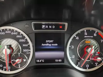 Mercedes-Benz A 45 AMG 2013 - 31500 EUR, 112700 km - AUTO.MOTO.pt - 112700km - foto 40 de 40