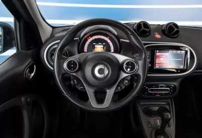 Smart ForFour 2018 - 10500 EUR, 96652 km - AUTO.MOTO.pt - 96652km - foto 7 de 15