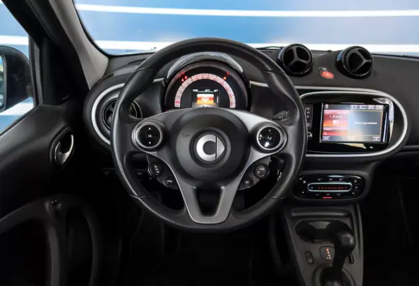 Smart ForFour 2018 - 10500 EUR, 96652 km - AUTO.MOTO.pt - 96652km - foto 7 de 15