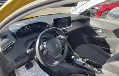 Peugeot e-208 2021 - 14500 EUR, 45000 km - AUTO.MOTO.pt - 45000km - foto 11 de 16
