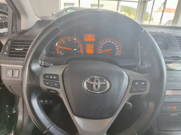 Toyota Avensis SW 2009 - 9950 EUR, 243525 km - AUTO.MOTO.pt - 243525km - foto 31 de 31