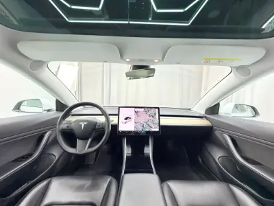 Tesla Model 3 2019 - 22750 EUR, 159999 km - AUTO.MOTO.pt - 159999km - foto 10 de 23