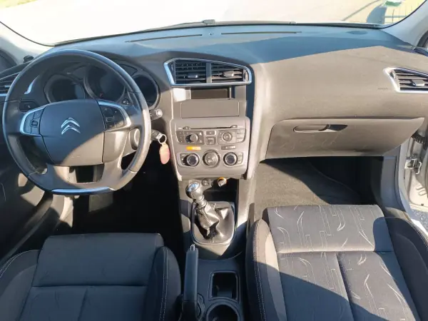 Citroën C4 2015 - 10500 EUR, 53000 km - AUTO.MOTO.pt - 53000km - foto 34 de 37