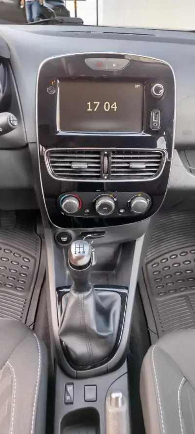 Renault Clio 2019 - 13250 EUR, 154000 km - AUTO.MOTO.pt - 154000km - foto 7 de 9