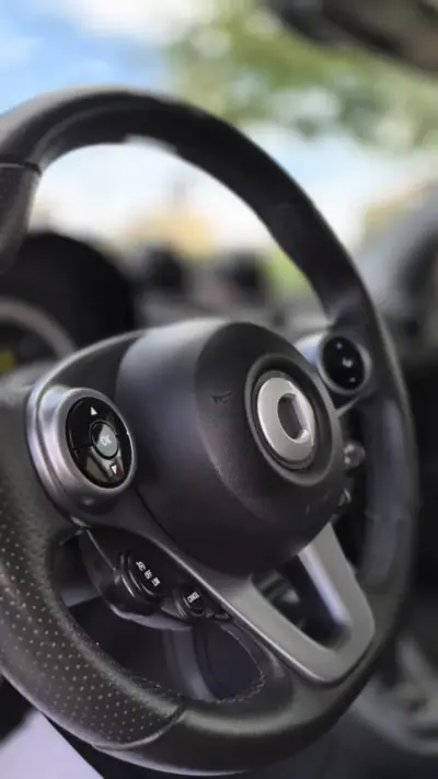 Smart ForTwo Coupé 2019 - 13480 EUR, 79000 km - AUTO.MOTO.pt - 79000km - foto 6 de 8