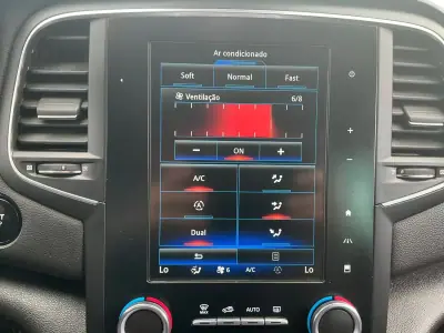 Renault Mégane 2017 - 9900 EUR, 185404 km - AUTO.MOTO.pt - 185404km - foto 10 de 11