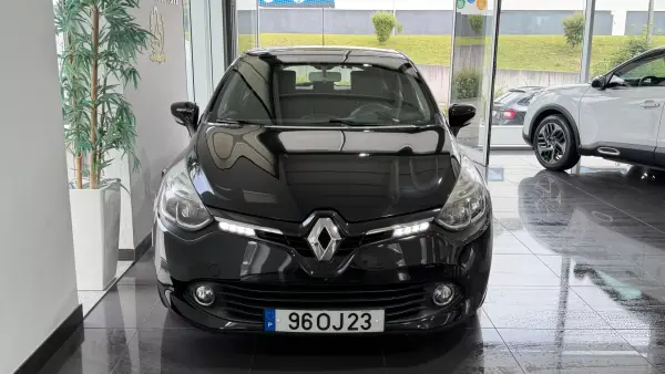 Renault Clio 2014 - 7900 EUR, 161121 km - AUTO.MOTO.pt - 161121km - foto 5 de 23