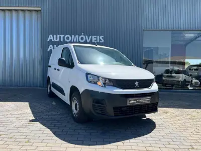 Peugeot PARTNER GIRAFON 2023 - 16500 EUR, 84348 km - AUTO.MOTO.pt - 84348km - foto 3 de 15