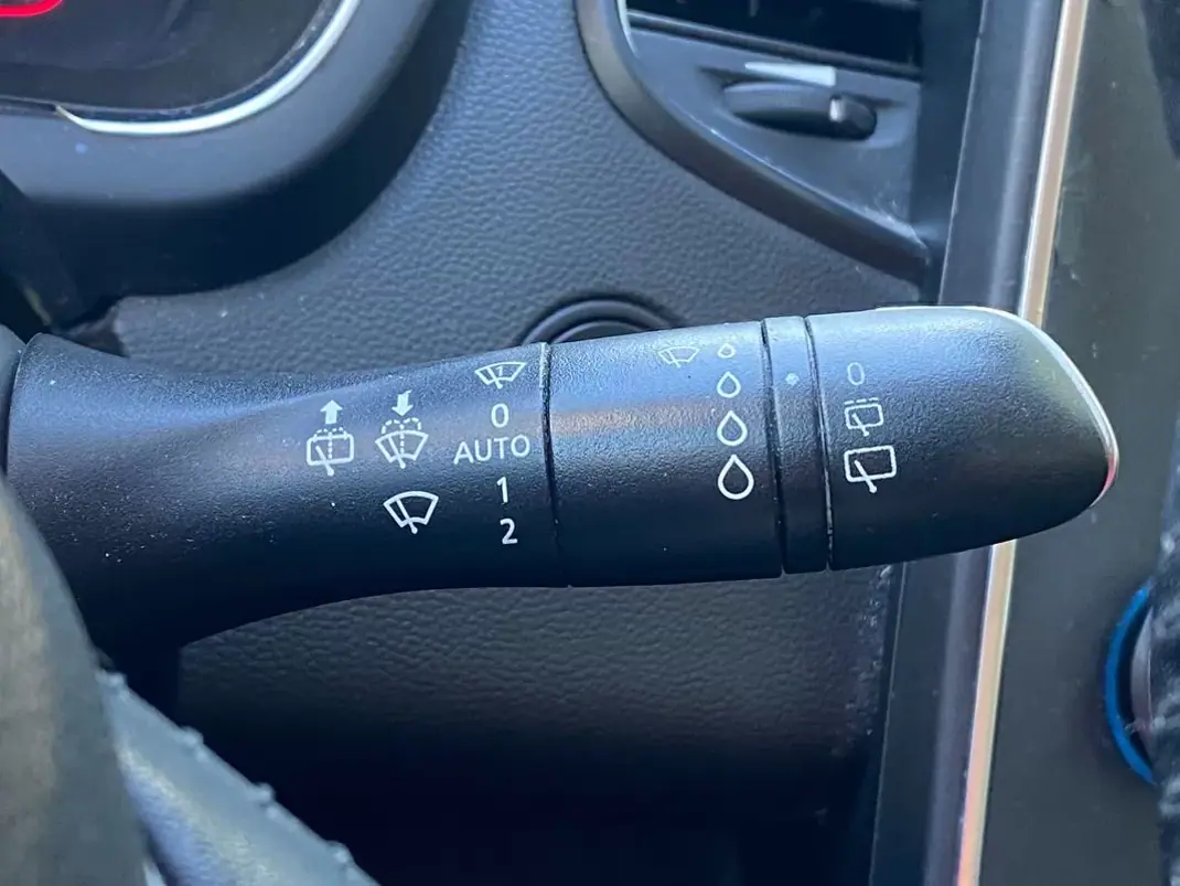 Renault Grand Scénic 2017 - 12950 EUR, 239000 km - AUTO.MOTO.pt - 239000km - foto 12 de 21