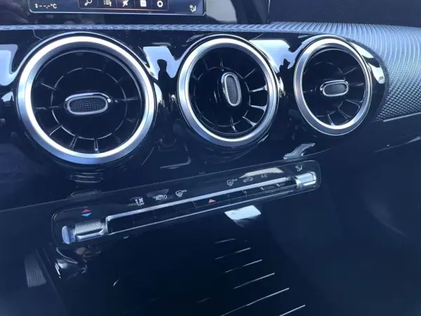 Mercedes-Benz A 180 2019 - 25900 EUR, 121201 km - AUTO.MOTO.pt - 121201km - foto 16 de 21
