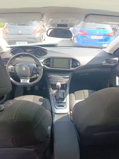 Peugeot 308 SW 2015 - 10500 EUR, 210000 km - AUTO.MOTO.pt - 210000km - foto 6 de 10
