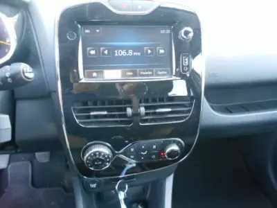 Renault Clio 2013 - 11500 EUR, 137126 km - AUTO.MOTO.pt - 137126km - foto 12 de 13