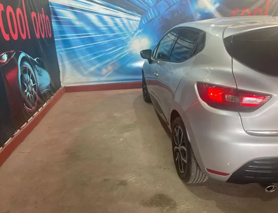 Renault Clio 2019 - 11750 EUR, 106000 km - AUTO.MOTO.pt - 106000km - foto 19 de 45