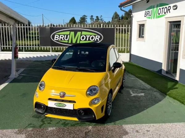 Abarth 595 2020 — foto 2 de 16