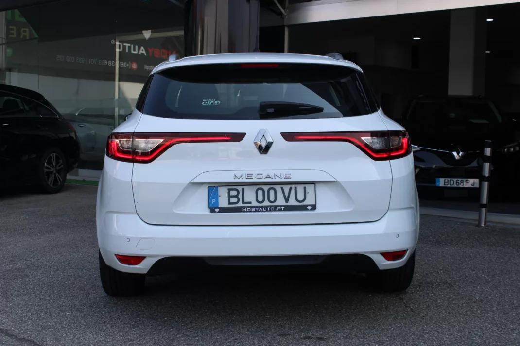 Renault Mégane Sport Tourer 2019 - 16900 EUR, 95084 km - AUTO.MOTO.pt - 95084km - foto 19 de 19